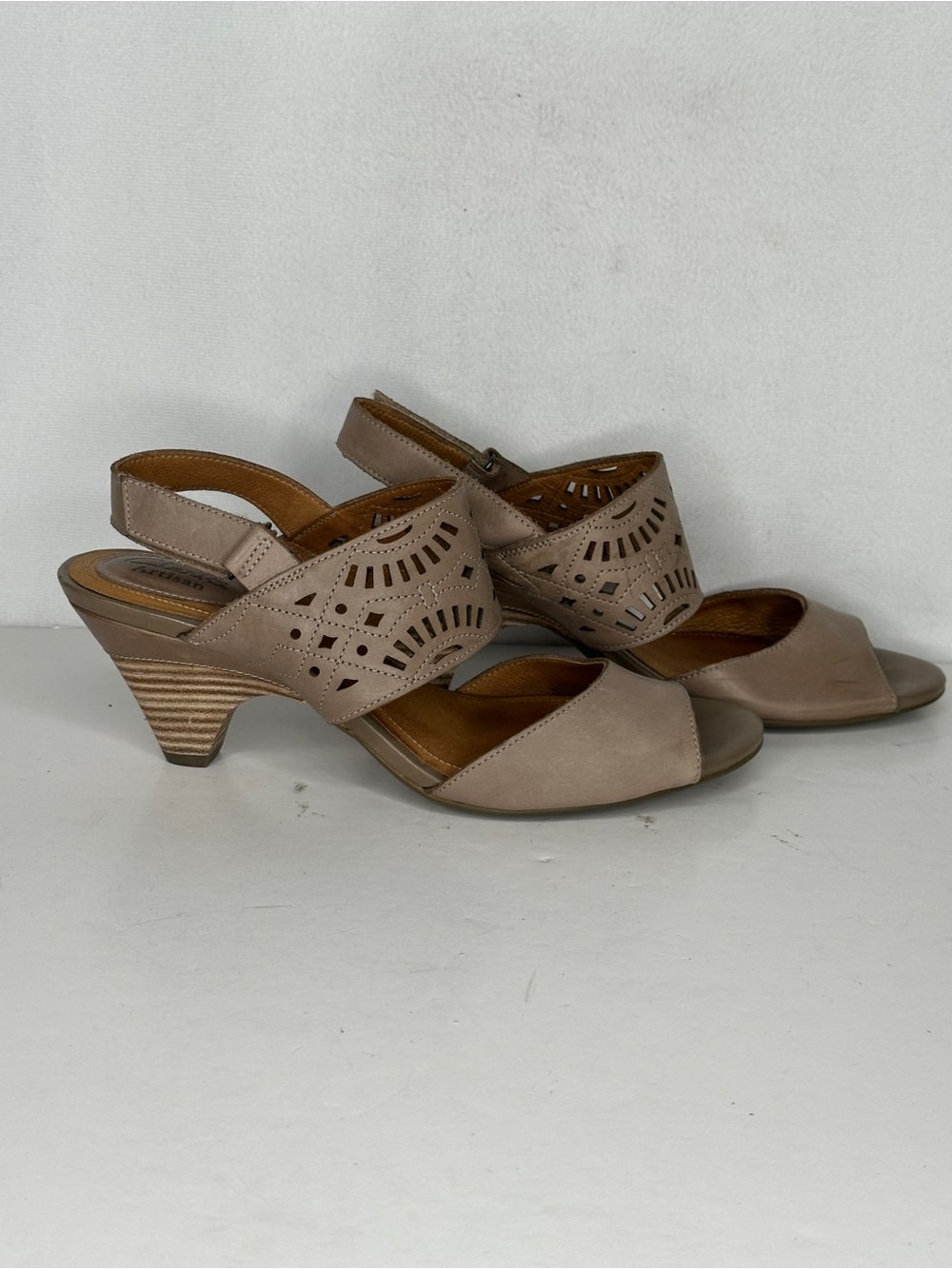 Clarks Artisan Jenness Energy Taupe Cutout Slingback Sandals Peep Toe Boho Sz7.5